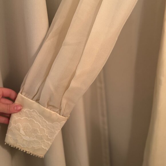 Vintage High-Neck Lace Wedding Dress – Ivory - Picture 3 of 5